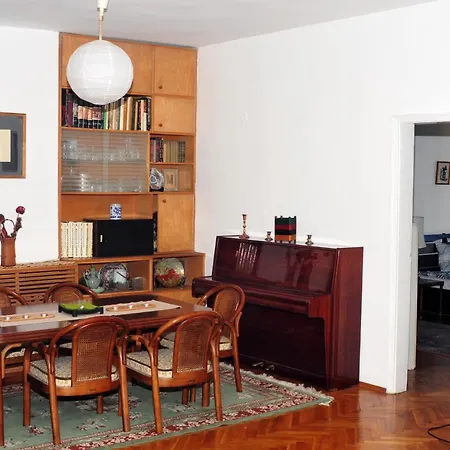 Best Location In Downtown Apartment