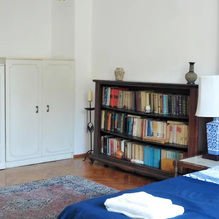 Apartment Best Location In Downtown *